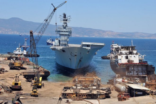 HMS Ark Royal in arriving her final destination in Aliağa. Photo: haberciniz.biz
