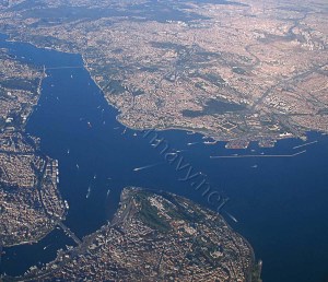 The Southern enterance of the Bosphorus. The old city, The Golden Horn are visible at the bottom. At far left the first Bosphorus Bridge can be seen. 